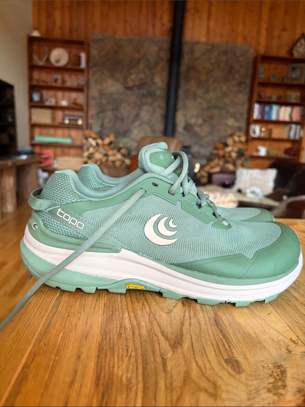 Vibram Topo Mint Green Women's Trail Sneakers with White Midsole